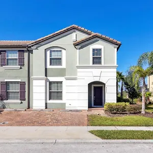 Stunning 5 Bedroom Just Minutes From Disney World! Holiday home